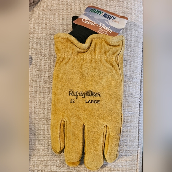 NWT'S - CLASSIC ALASKA - Tan RefrigiWear Industrial Gloves 22 - size Large - Picture 1 of 4